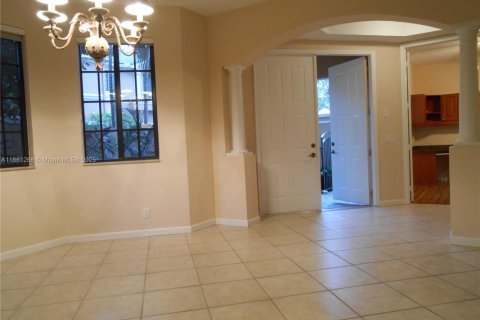 Townhouse in Weston, Florida 3 bedrooms, 148.64 sq.m. № 1892984 - photo 3
