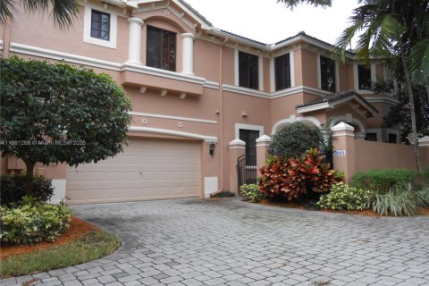 Townhouse in Weston, Florida 3 bedrooms, 148.64 sq.m. № 1892984 - photo 1