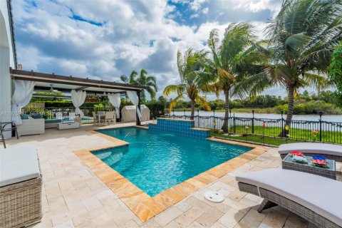 Купить виллу или дом в Пемброк-Пайнс, Флорида 3 спальни, 157м2, № 1990509 - фото 2