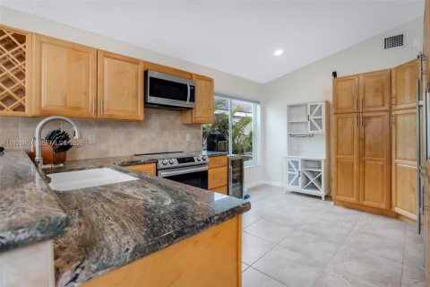 Купить виллу или дом в Пемброк-Пайнс, Флорида 3 спальни, 157м2, № 1990509 - фото 19