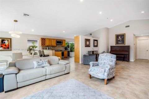 Купить виллу или дом в Пемброк-Пайнс, Флорида 3 спальни, 157м2, № 1990509 - фото 9