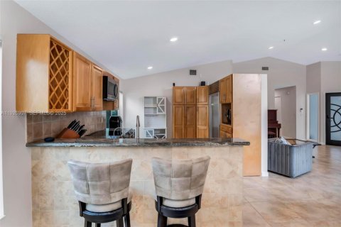 Купить виллу или дом в Пемброк-Пайнс, Флорида 3 спальни, 157м2, № 1990509 - фото 16