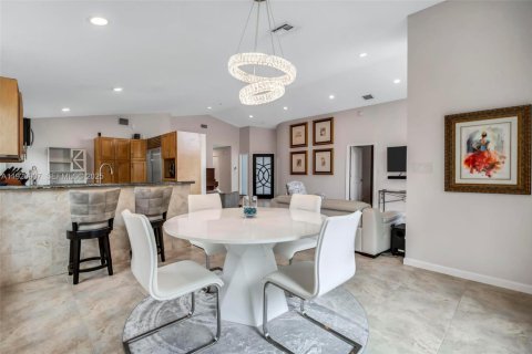 Купить виллу или дом в Пемброк-Пайнс, Флорида 3 спальни, 157м2, № 1990509 - фото 14