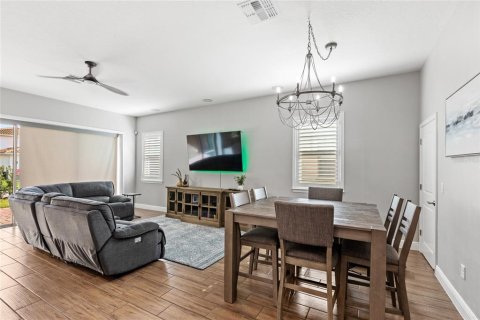 House in Orlando, Florida 4 bedrooms, 316.7 sq.m. № 1517521 - photo 13