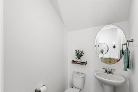 House in Orlando, Florida 4 bedrooms, 316.7 sq.m. № 1517521 - photo 24