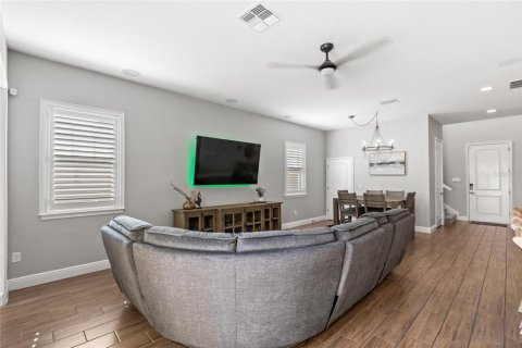 House in Orlando, Florida 4 bedrooms, 316.7 sq.m. № 1517521 - photo 11