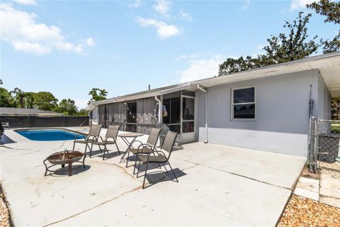 House in Deltona, Florida 3 bedrooms, 119.66 sq.m. № 2134595 - photo 11