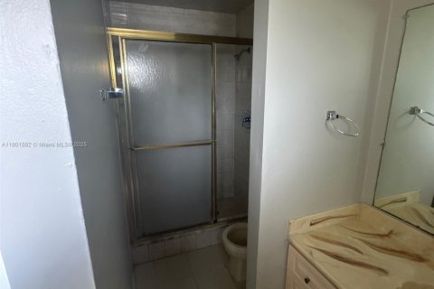 House in North Lauderdale, Florida 4 bedrooms, 155.7 sq.m. № 1937337 - photo 7