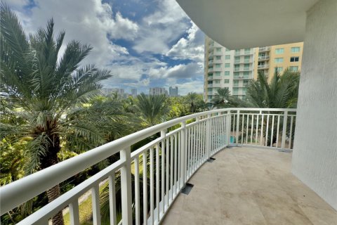 Condo in Hallandale Beach, Florida, 3 bedrooms  № 1878386 - photo 5