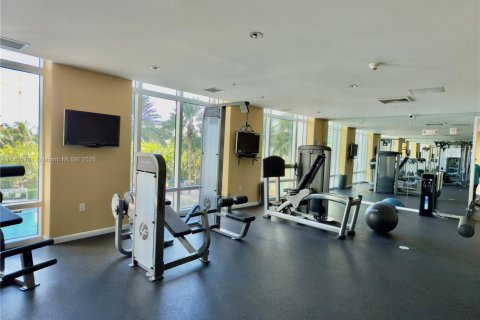 Condo in Hallandale Beach, Florida, 3 bedrooms  № 1878386 - photo 18