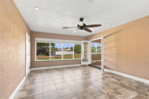 House in Saint Petersburg, Florida 2 bedrooms, 128.95 sq.m. № 2419261 - photo 14