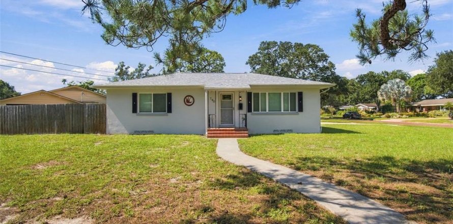 House in Saint Petersburg, Florida 2 bedrooms, 128.95 sq.m. № 2419261