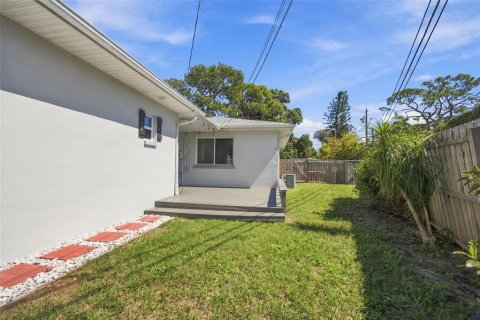 House in Saint Petersburg, Florida 2 bedrooms, 128.95 sq.m. № 2419261 - photo 24