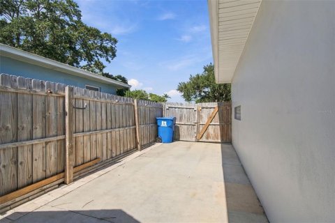 House in Saint Petersburg, Florida 2 bedrooms, 128.95 sq.m. № 2419261 - photo 25