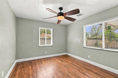 House in Saint Petersburg, Florida 2 bedrooms, 128.95 sq.m. № 2419261 - photo 17