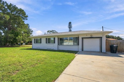 House in Saint Petersburg, Florida 2 bedrooms, 128.95 sq.m. № 2419261 - photo 2