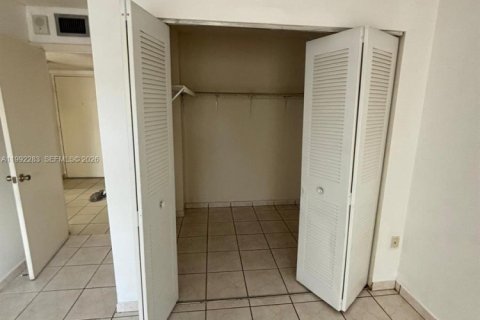 Apartment in Miami, Florida 1 bedroom, 63.17 sq.m. № 2067621 - photo 4