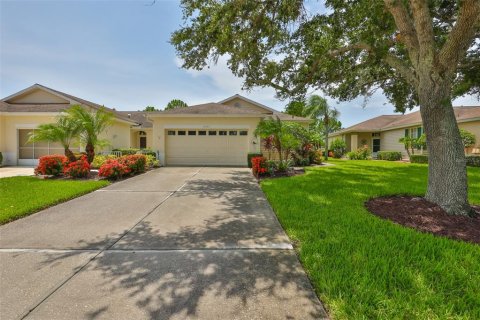 Condo in Sun City Center, Florida, 2 bedrooms  № 1837746 - photo 1