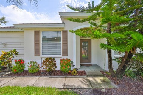 Condo in Sun City Center, Florida, 2 bedrooms  № 1837746 - photo 4