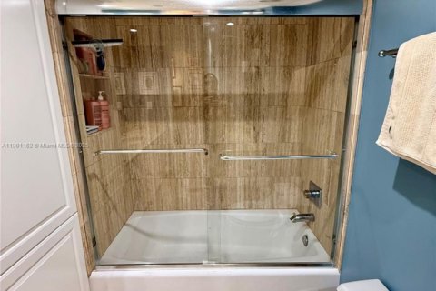 Copropriété à vendre à North Miami Beach, Floride: 1 chambre, 66.89 m2 № 1943109 - photo 17