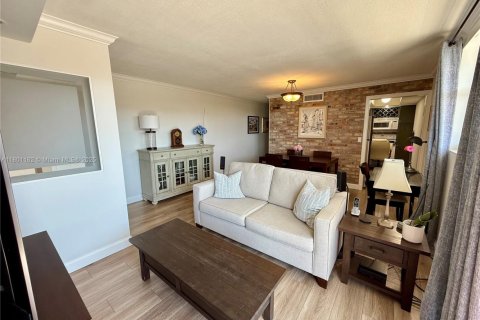 Copropriété à vendre à North Miami Beach, Floride: 1 chambre, 66.89 m2 № 1943109 - photo 3