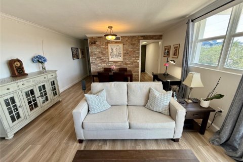 Copropriété à vendre à North Miami Beach, Floride: 1 chambre, 66.89 m2 № 1943109 - photo 2