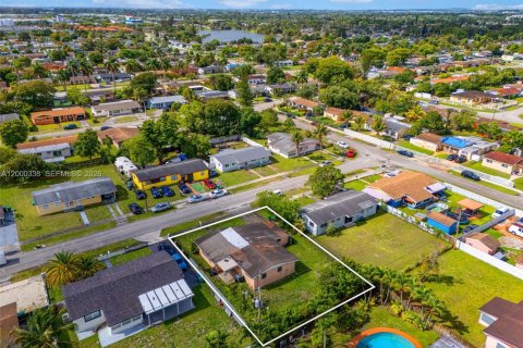 Villa ou maison à vendre à Miami Gardens, Floride: 3 chambres, 120.77 m2 № 2065278 - photo 2