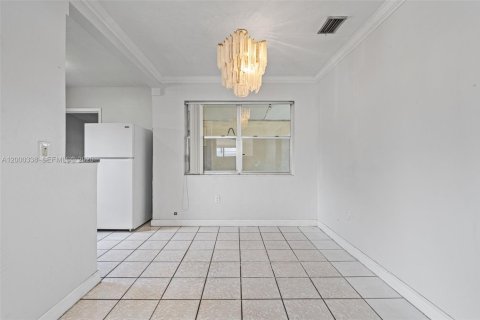 Villa ou maison à vendre à Miami Gardens, Floride: 3 chambres, 120.77 m2 № 2065278 - photo 16