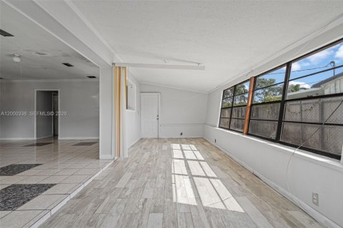 Villa ou maison à vendre à Miami Gardens, Floride: 3 chambres, 120.77 m2 № 2065278 - photo 12