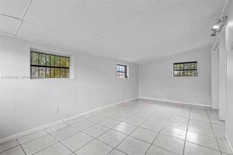 Villa ou maison à vendre à Miami Gardens, Floride: 3 chambres, 120.77 m2 № 2065278 - photo 20
