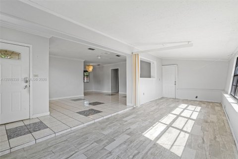 Villa ou maison à vendre à Miami Gardens, Floride: 3 chambres, 120.77 m2 № 2065278 - photo 5