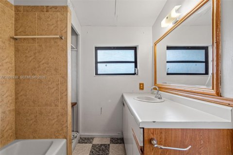 Villa ou maison à vendre à Miami Gardens, Floride: 3 chambres, 120.77 m2 № 2065278 - photo 25