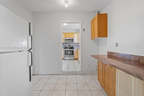 Villa ou maison à vendre à Miami Gardens, Floride: 3 chambres, 120.77 m2 № 2065278 - photo 19