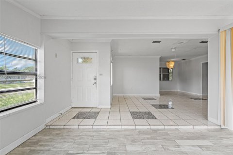 Villa ou maison à vendre à Miami Gardens, Floride: 3 chambres, 120.77 m2 № 2065278 - photo 10