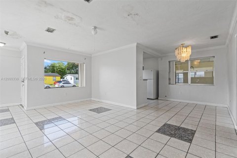 Villa ou maison à vendre à Miami Gardens, Floride: 3 chambres, 120.77 m2 № 2065278 - photo 11