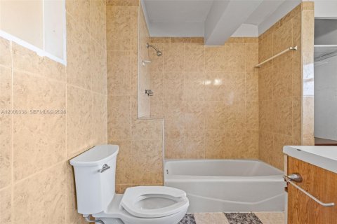 Villa ou maison à vendre à Miami Gardens, Floride: 3 chambres, 120.77 m2 № 2065278 - photo 8