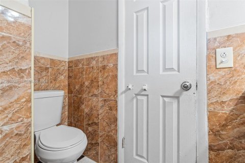 Villa ou maison à vendre à Miami Gardens, Floride: 3 chambres, 120.77 m2 № 2065278 - photo 30