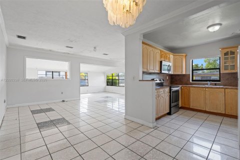Villa ou maison à vendre à Miami Gardens, Floride: 3 chambres, 120.77 m2 № 2065278 - photo 3
