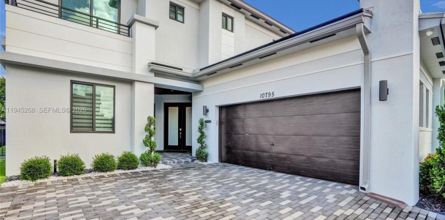 Casa en Parkland, Florida 5 dormitorios, 314.38 m2 № 2002248