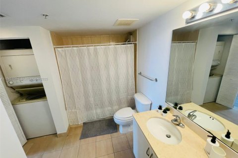 Condo in Miami, Florida, 1 bedroom  № 2022754 - photo 7