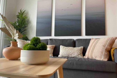 Condo in Miami, Florida, 1 bedroom № 2022754