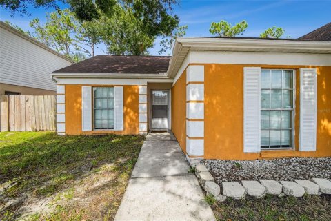House in Tampa, Florida 3 bedrooms, 115.57 sq.m. № 1866333 - photo 2