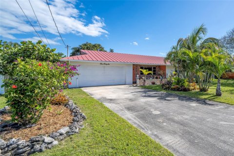 House in St. Lucie, Florida 3 bedrooms, 111.39 sq.m. № 1485216 - photo 1