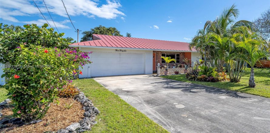House in St. Lucie, Florida 3 bedrooms, 111.39 sq.m. № 1485216
