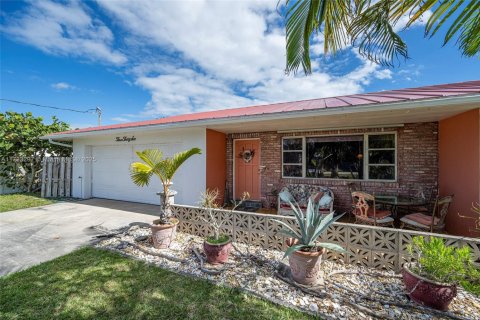 House in St. Lucie, Florida 3 bedrooms, 111.39 sq.m. № 1485216 - photo 3