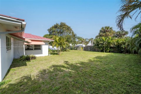 House in St. Lucie, Florida 3 bedrooms, 111.39 sq.m. № 1485216 - photo 14