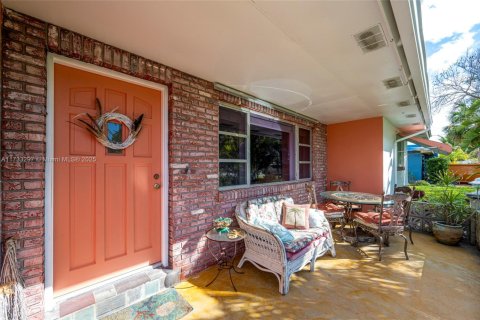 House in St. Lucie, Florida 3 bedrooms, 111.39 sq.m. № 1485216 - photo 20