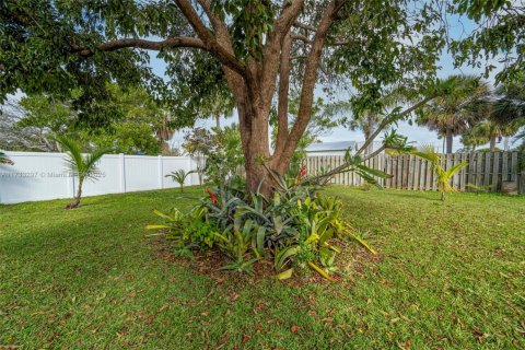 House in St. Lucie, Florida 3 bedrooms, 111.39 sq.m. № 1485216 - photo 17