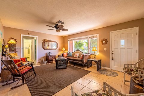 House in St. Lucie, Florida 3 bedrooms, 111.39 sq.m. № 1485216 - photo 22