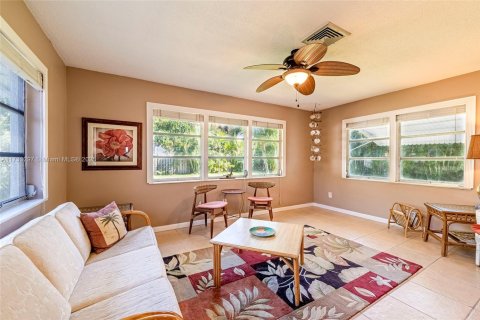 House in St. Lucie, Florida 3 bedrooms, 111.39 sq.m. № 1485216 - photo 28